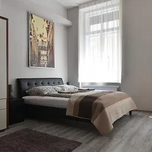 verificați disponibilitatea